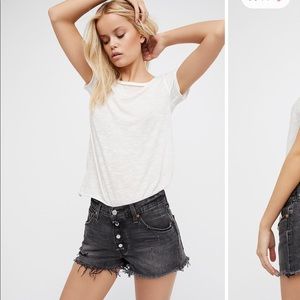 Levi’s 501 cutoffs size 27